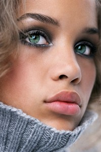 201212-omag-winter-beauty-makeup-284x426